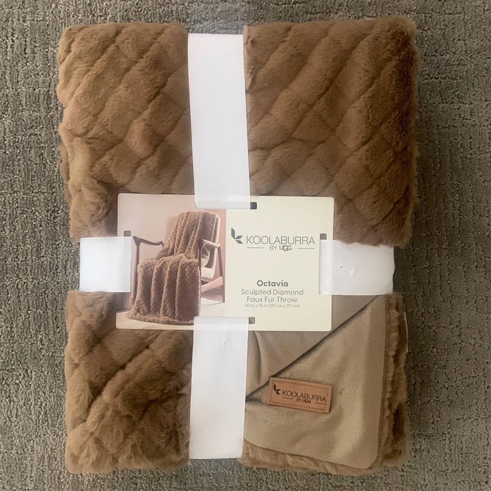 Brand New.  Super soft Sculpted Diamond Faux Throw.  KOOLABURRA by UGG.